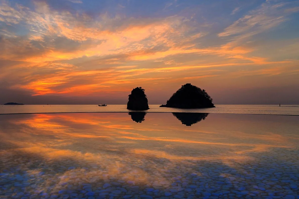 꽃지해수욕장 봄 나들이 (출처 : 한국관광공사)